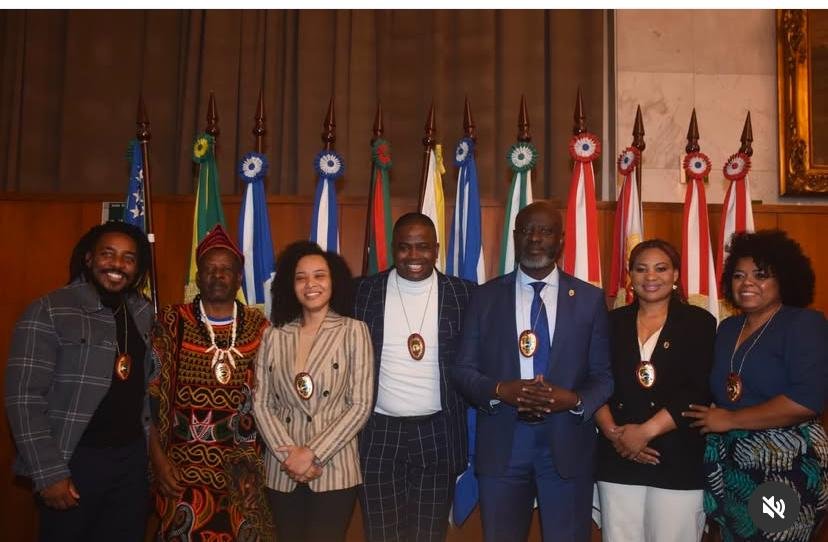 Da esquerda para a direita estão, Laris Shiloh Komando, Ivo Komando, Eloísa Reis, Wallace Silva (Diplomata Apóstolo Daniel Manuari, Pocha Moçambique e Eliane Santos.